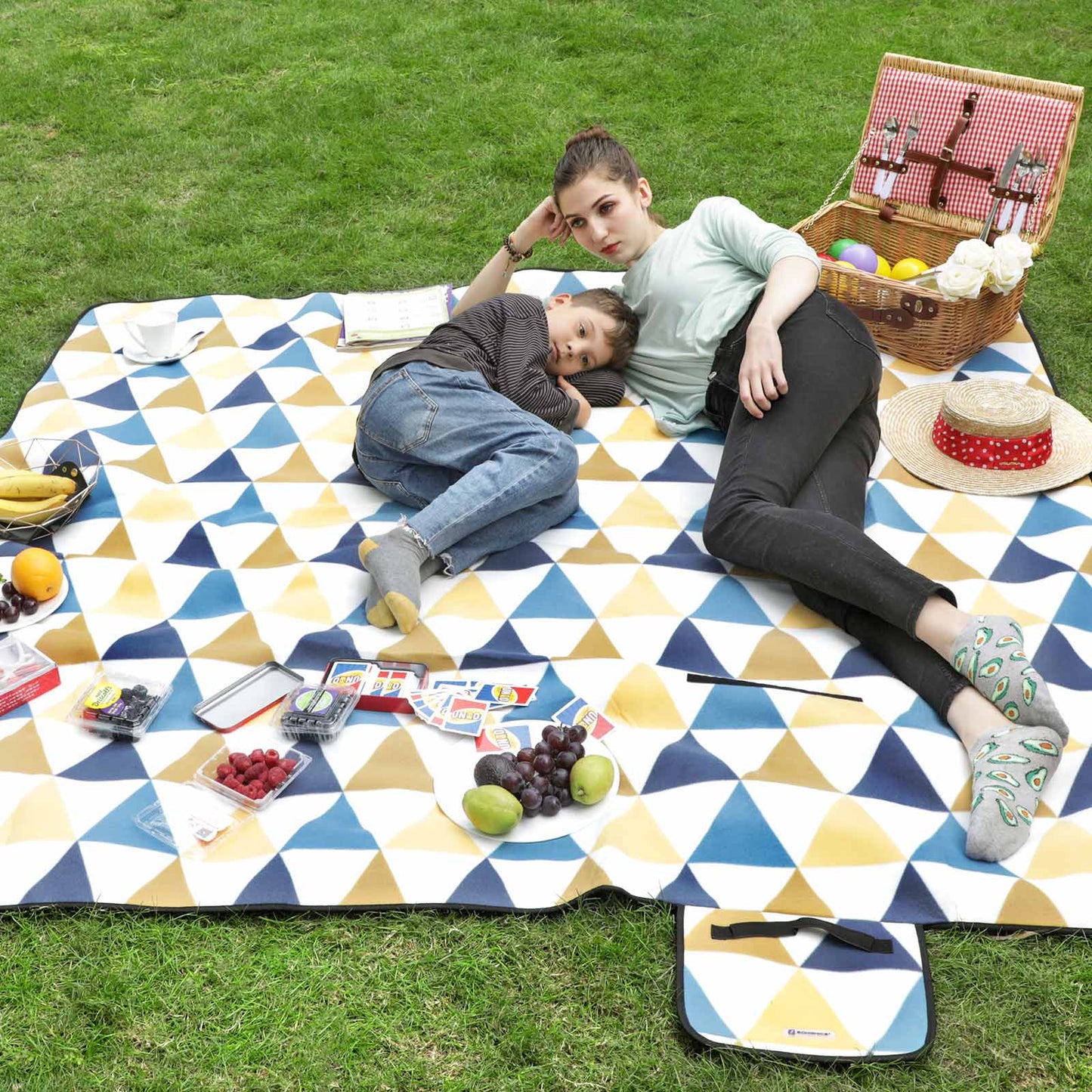 Picknickdecke mit gelben und blauen Dreiecken - Outdoorbird