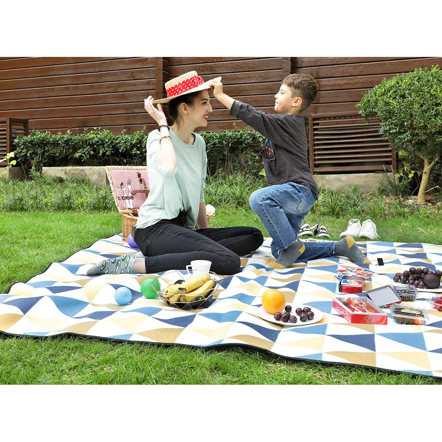 Picknickdecke mit gelben und blauen Dreiecken - Outdoorbird