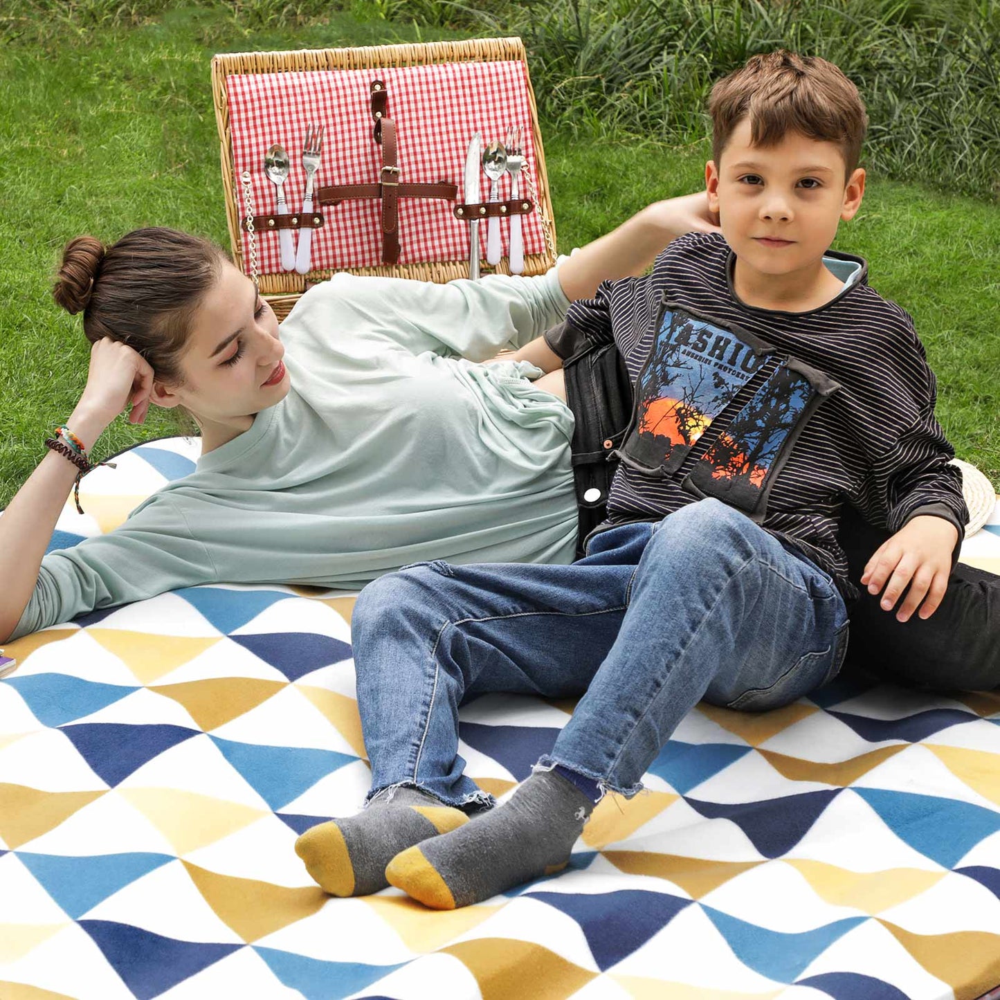 Picknickdecke mit gelben und blauen Dreiecken - Outdoorbird